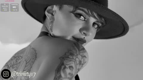 Snapshot of abril__colen chatting on December 1, 9:04 pm April online show from December 1, 9:04 pm