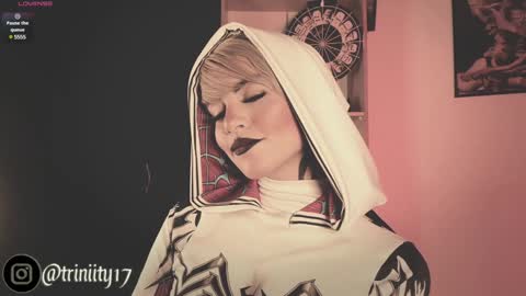 Snapshot of abril__colen chatting on December 3, 6:49 pm April online show from December 3, 6:49 pm