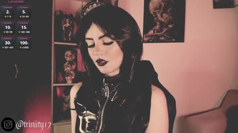 Snapshot of abril__colen chatting on December 7, 10:01 am April online show from December 7, 10:01 am