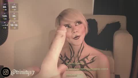 Snapshot of abril__colen chatting on December 15, 7:21 pm April online show from December 15, 7:21 pm