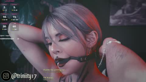 Snapshot of abril__colen chatting on January 27, 2:20 am April online show from January 27, 2:20 am