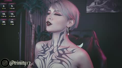 Snapshot of abril__colen chatting on January 29, 4:19 pm April online show from January 29, 4:19 pm