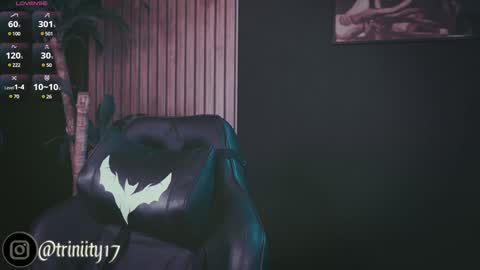 Snapshot of abril__colen chatting on February 6, 9:17 pm April online show from February 6, 9:17 pm