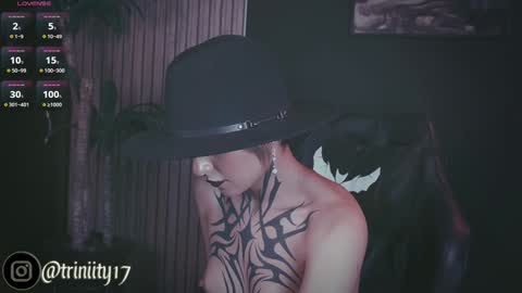 Snapshot of abril__colen chatting on February 7, 8:10 pm April online show from February 7, 8:10 pm