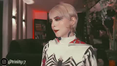 Snapshot of abril__colen chatting on September 13, 2:11 am April online show from September 13, 2:11 am