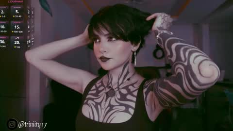 Snapshot of abril__colen chatting on December 19, 10:28 pm April online show from December 19, 10:28 pm