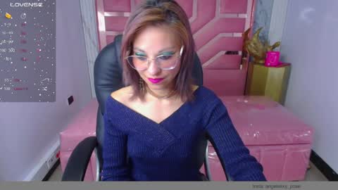 Snapshot of abril_ch_ chatting on May 6, 12:21 pm abril_ch_ online show from May 6, 12:21 pm