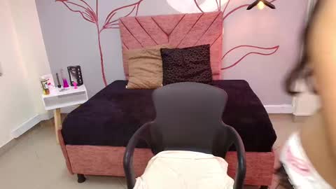 ABRIL MATTHEWS online show from February 22, 3:25 pm