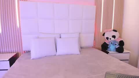 Snapshot of abril_snow chatting on July 6, 8:44 pm abril_snow online show from July 6, 8:44 pm