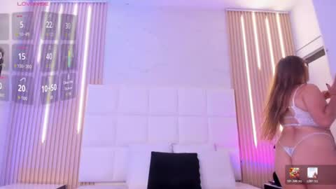Snapshot of abril_snow chatting on July 15, 8:03 pm abril_snow online show from July 15, 8:03 pm