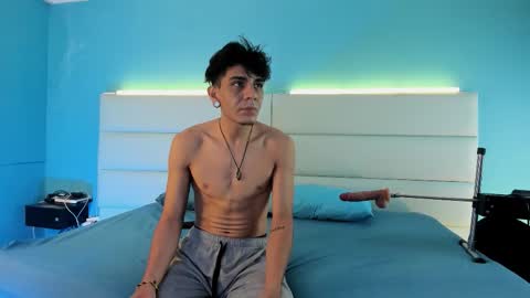 Abril and Julian online show from March 10, 11:48 am