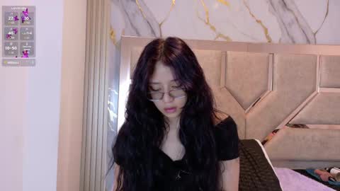abrilmirren online show from April 23, 11:20 am