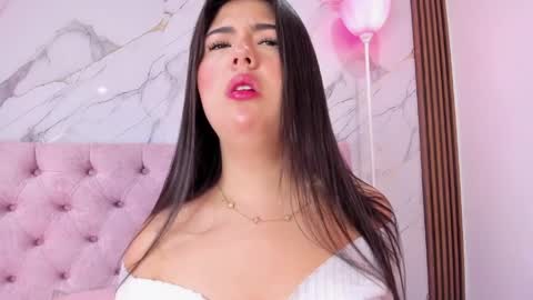 Snapshot of abrilquintana chatting on May 7, 11:37 am Abril online show from May 7, 11:37 am