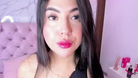Snapshot of abrilquintana chatting on May 8, 11:37 am Abril online show from May 8, 11:37 am