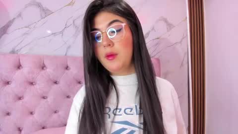Snapshot of abrilquintana chatting on May 15, 11:39 am Abril online show from May 15, 11:39 am