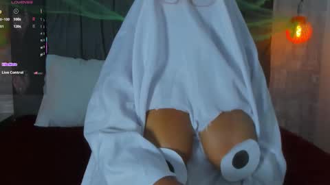 Snapshot of abrilsantana_ chatting on October 29, 1:30 am abrilsantana_ online show from October 29, 1:30 am