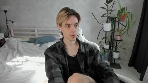 Snapshot of abslut chatting on May 22, 12:00 pm Nick online show from May 22, 12:00 pm