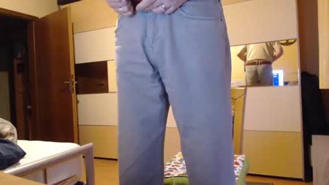 Snapshot of ach471 chatting on December 3, 7:10 am ach471 online show from December 3, 7:10 am