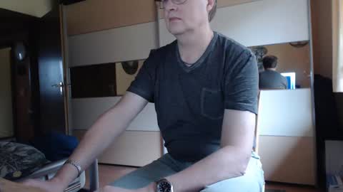 Snapshot of ach471 chatting on December 15, 9:03 am ach471 online show from December 15, 9:03 am