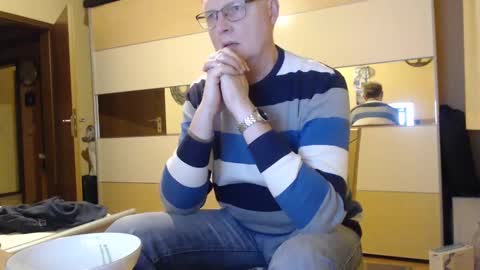 Snapshot of ach471 chatting on December 27, 6:20 pm ach471 online show from December 27, 6:20 pm