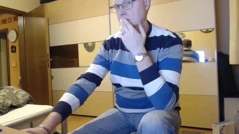 Snapshot of ach471 chatting on January 9, 6:17 am ach471 online show from January 9, 6:17 am