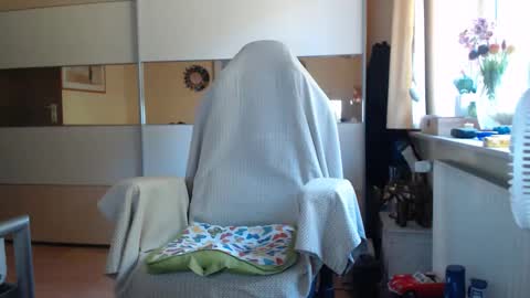 Snapshot of ach471 chatting on October 1, 6:52 am ach471 online show from October 1, 6:52 am