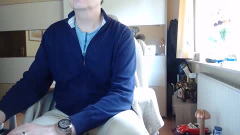 Snapshot of ach471 chatting on October 15, 10:15 am ach471 online show from October 15, 10:15 am