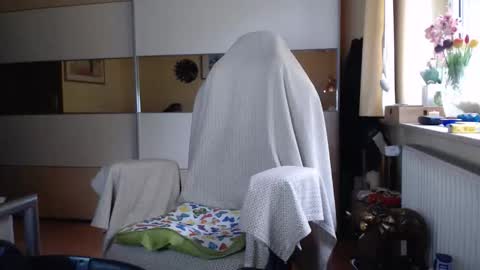 Snapshot of ach471 chatting on October 29, 7:43 am ach471 online show from October 29, 7:43 am