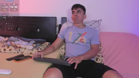 Snapshot of acid_longer chatting on January 6, 9:39 pm centric independent model online show from January 6, 9:39 pm