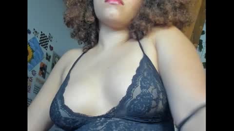 Snapshot of ada_gales_ chatting on February 9, 2:28 am  Isa  online show from February 9, 2:28 am