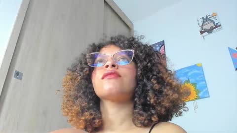 Snapshot of ada_gales_ chatting on September 26, 5:22 am  Isa  online show from September 26, 5:22 am