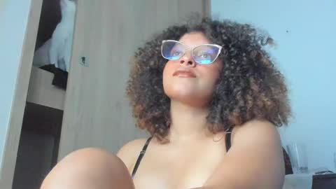 Snapshot of ada_gales_ chatting on October 2, 4:08 am  Isa  online show from October 2, 4:08 am