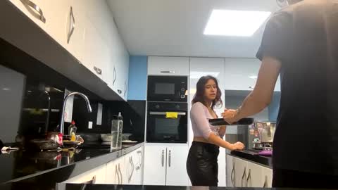 Snapshot of adam_and_abby_ chatting on December 27, 9:32 pm adam and abby online show from December 27, 9:32 pm