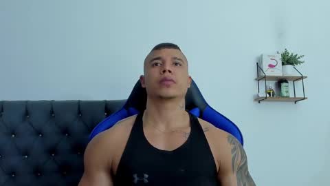 Snapshot of adam_boss chatting on November 18, 8:52 am adam boss online show from November 18, 8:52 am