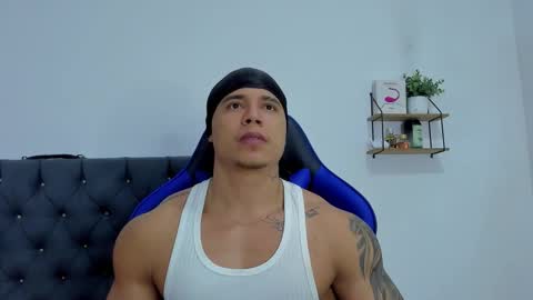 Snapshot of adam_boss chatting on December 2, 5:46 am adam boss online show from December 2, 5:46 am