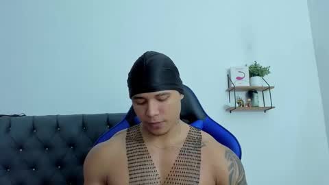 Snapshot of adam_boss chatting on December 15, 8:29 am adam boss online show from December 15, 8:29 am