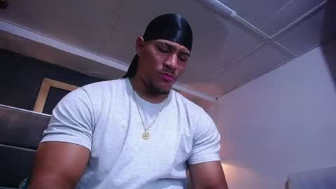 adam_fit19cm online show from June 25, 7:18 pm