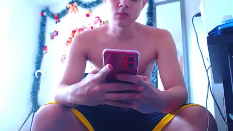 adam hot11 online show from December 4, 3:10 pm