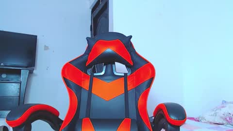 Snapshot of adam_hot11 chatting on December 20, 8:38 pm adam hot11 online show from December 20, 8:38 pm