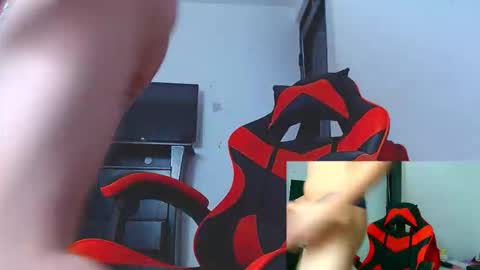 Snapshot of adam_hot11 chatting on December 22, 10:18 pm adam hot11 online show from December 22, 10:18 pm