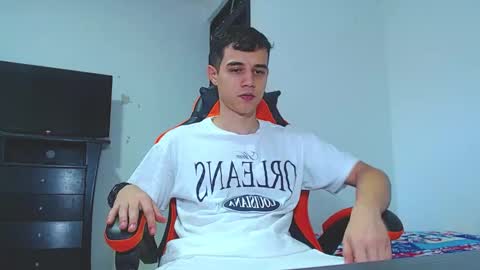 Snapshot of adam_hot11 chatting on January 14, 10:47 pm adam hot11 online show from January 14, 10:47 pm