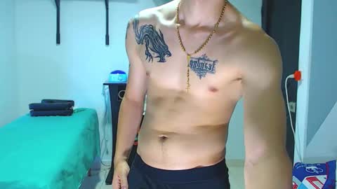 Snapshot of adam_hot11 chatting on May 30, 10:40 pm adam hot11 online show from May 30, 10:40 pm