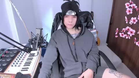 Snapshot of adam_rocket chatting on December 3, 1:53 pm Adam online show from December 3, 1:53 pm