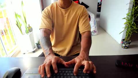 Snapshot of adam_valencia chatting on November 9, 8:07 pm Adam Valencia online show from November 9, 8:07 pm