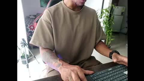 Adam Valencia online show from June 25, 3:49 pm