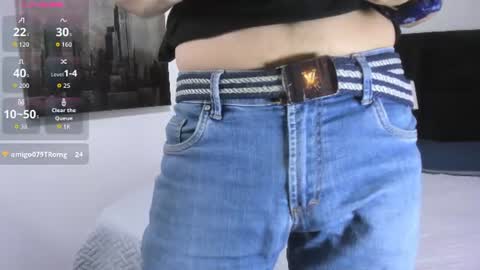 adam_walker_1 online show from June 13, 3:32 pm