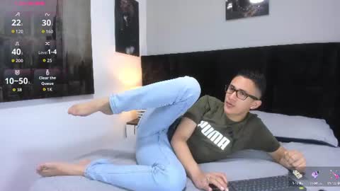 adam_walker_1 online show from June 16, 3:36 pm