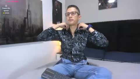 adam_walker_1 online show from June 18, 3:49 pm