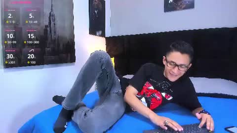 adam_walker_1 online show from July 3, 3:51 pm
