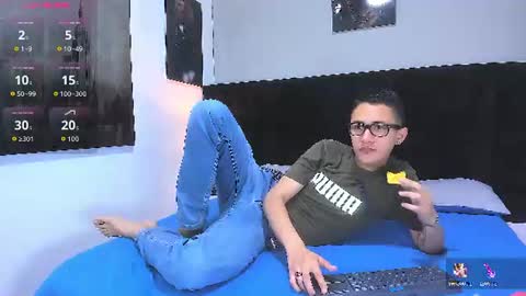 adam_walker_1 online show from July 15, 3:06 pm